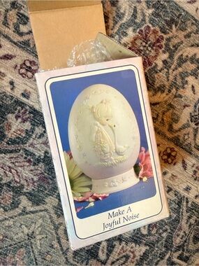 Make A Joyful Noise Decorative Egg Figurine (White)